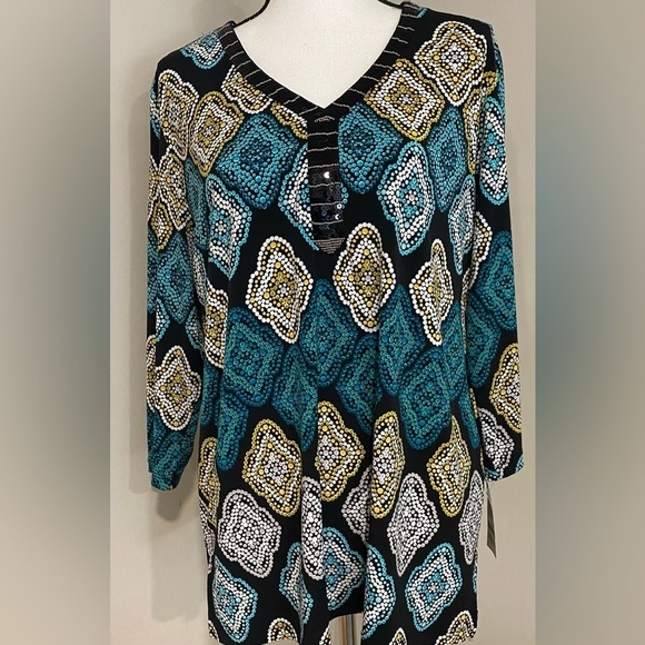 JM Collection V Tunic - Picture 1 of 8